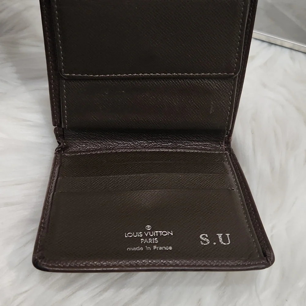 💚▪️Louis Vuitton ▪️Men's Taiga Leather  BifoldWallet Pre Owned